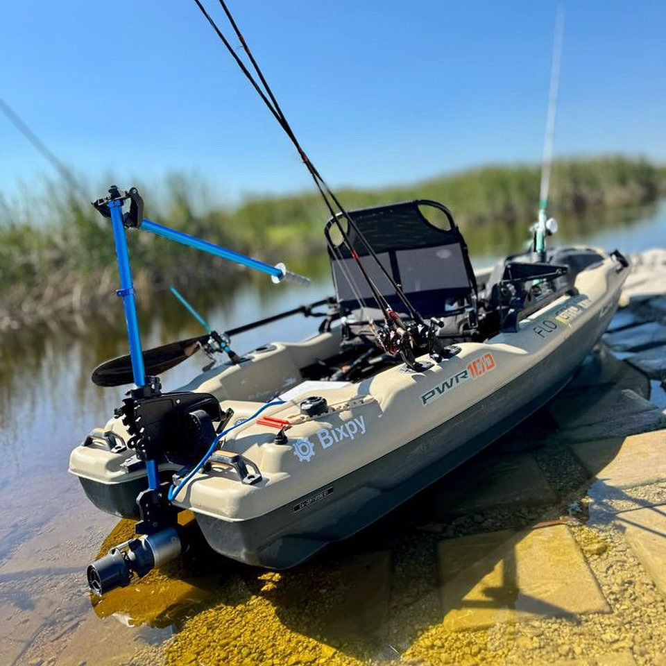 Bixpy motor mounted on back of kayak